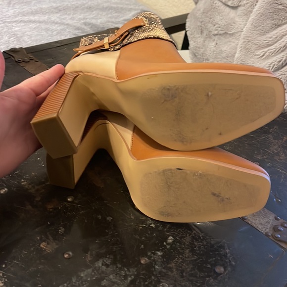 Adorable booties! - Picture 3 of 3